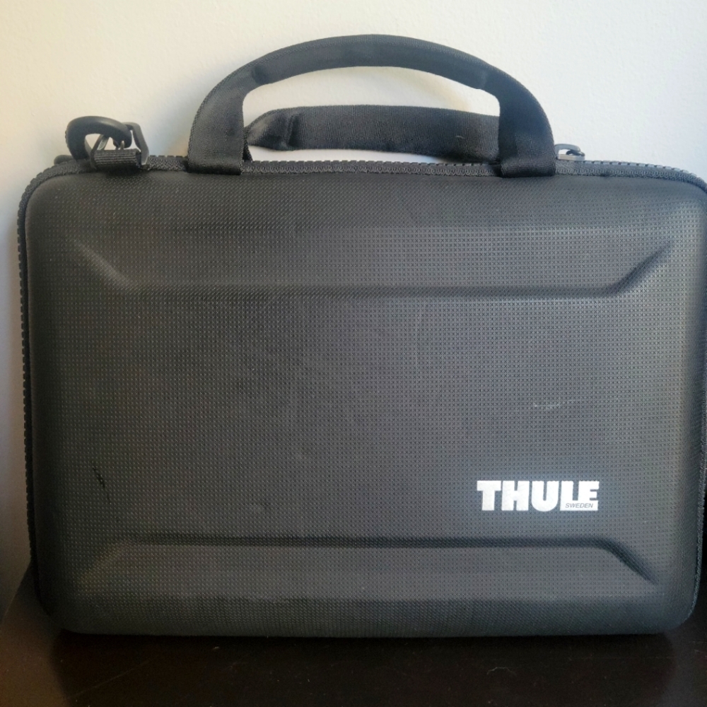 Thule Gauntlet MacBook Pro Attache 13inch